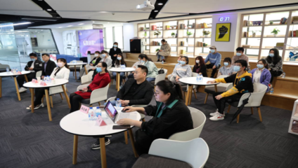 我校與武漢東湖高新區國家大學科技園雙向授牌并開展創業實踐