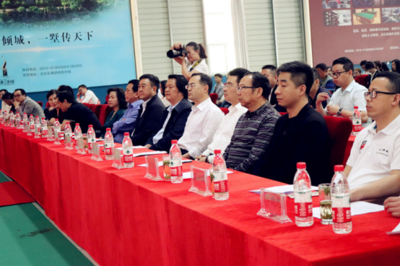 西安美院·中輝實(shí)業(yè)大學(xué)生校外實(shí)踐教育合作基地揭牌儀式舉行